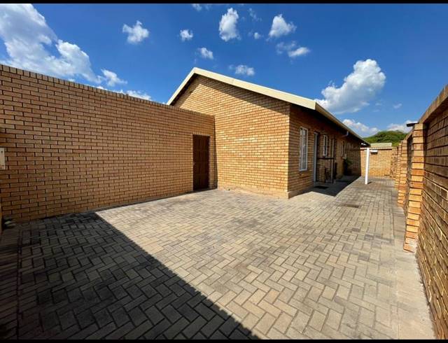 2 BEDROOM TOWNHOUSE FOR SALE IN MONTANA